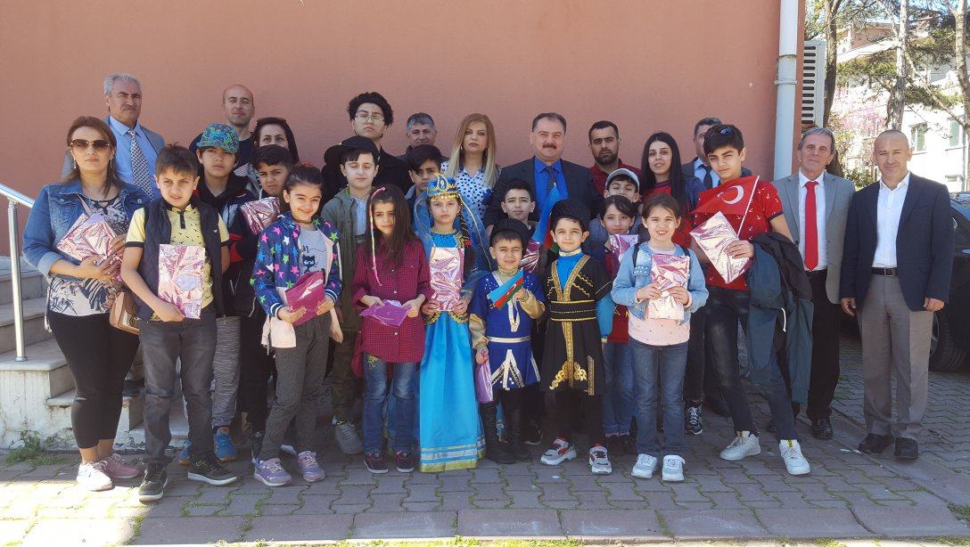 Azerbaycanlı Öğrenciler İlçemizde