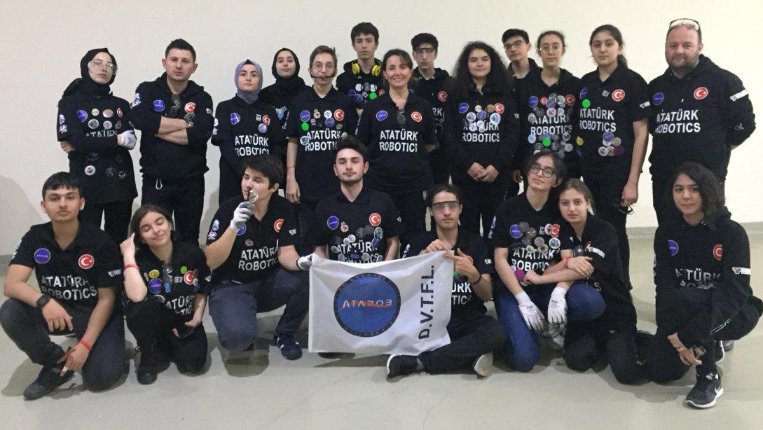 İlçemiz DR.VASIF TOPÇU FEN LİSESİ Fırst Robotics Competition turnuvasına katıldı.